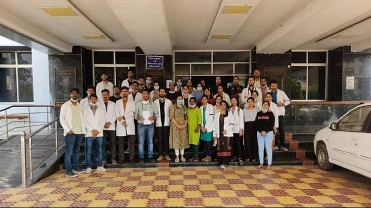 Jagdalpur:जूनियर डॉक्टर कल से हड़ताल पर, मानदेय नहीं बढ़ने पर भड़का गुस्सा, इमरजेंसी सेवाएं भी रहेंगी बंद – Junior Doctors On Strike From Tomorrow In Chhattisgarh Bastar Division