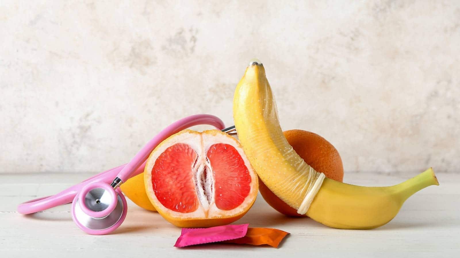 Side effect of using foods for masturbation or self pleasure.- यहां जानिए सेल्फ प्लेजर या हस्तमैथुन के लिए फल-सब्जियों का इस्तेमाल करने के जोखिम।