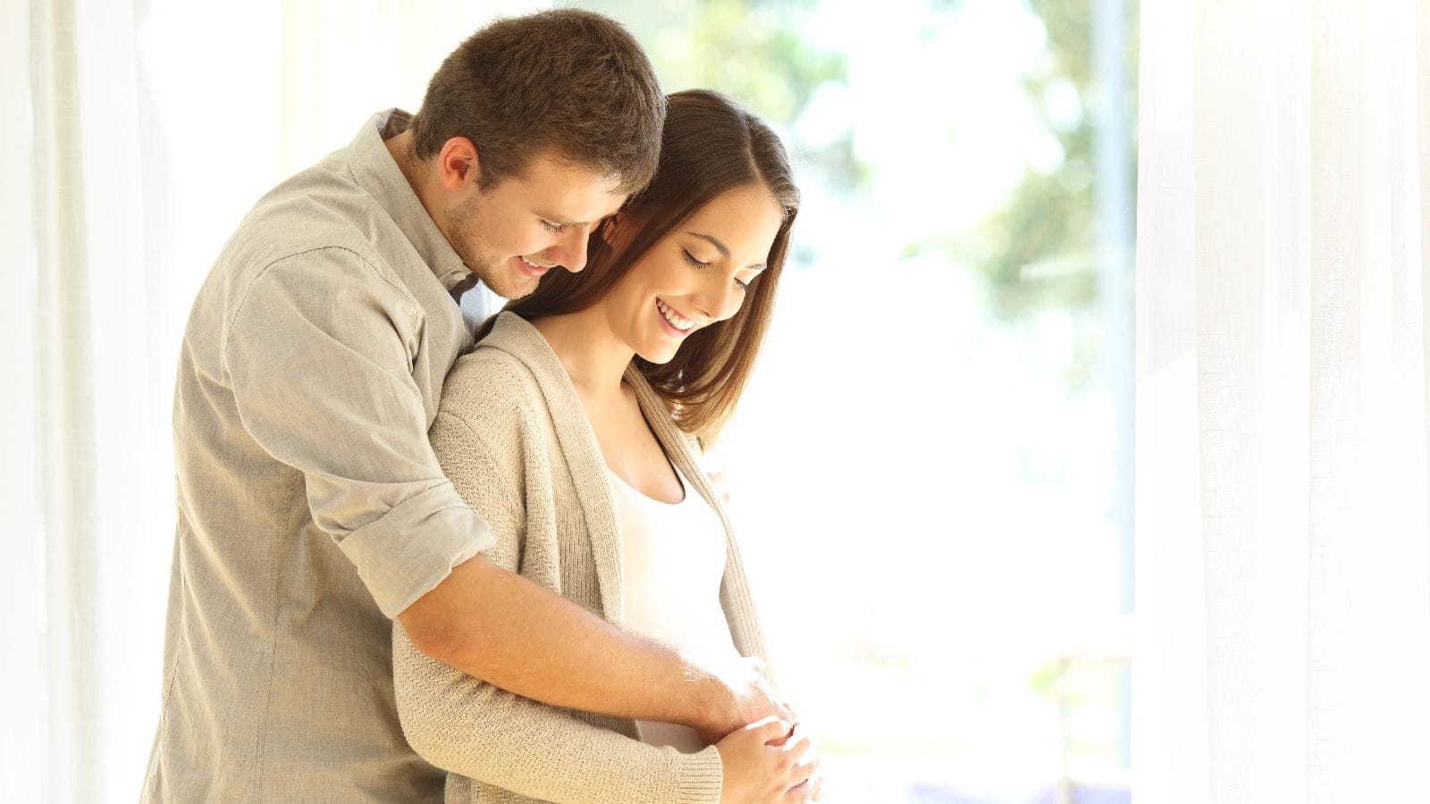 know your partner can suffer from Sympathetic Pregnancy Syndrome during your pregnancy period. जानें आपकी प्रेगनेंसी के दौरान आपके पार्टनर को हो सकता है सिम्पैथेटिक प्रेगनेंसी सिंड्रोम।