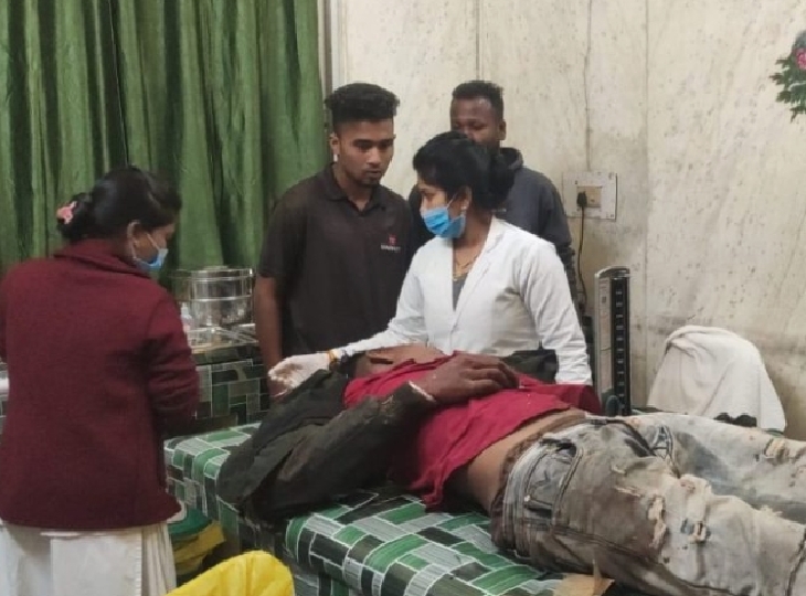रायपुर-जगदलपुर नेशनल हाईवे 30 में हुआ हादसा, कोंडागांव अस्पताल में चल रहा इलाज | Accident occurred on Raipur-Jagdalpur National Highway 30, undergoing treatment at Kondagaon Hospital