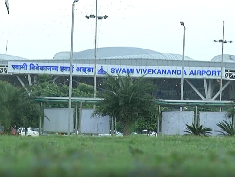 रायपुर एयरपोर्ट के पार्किंग संचालक को मिला नोटिस,अवैध वसूली को लेकर लगातार हो रही थी शिकायत | Parking operator of Raipur airport received notice, complaint was being made continuously regarding illegal recovery