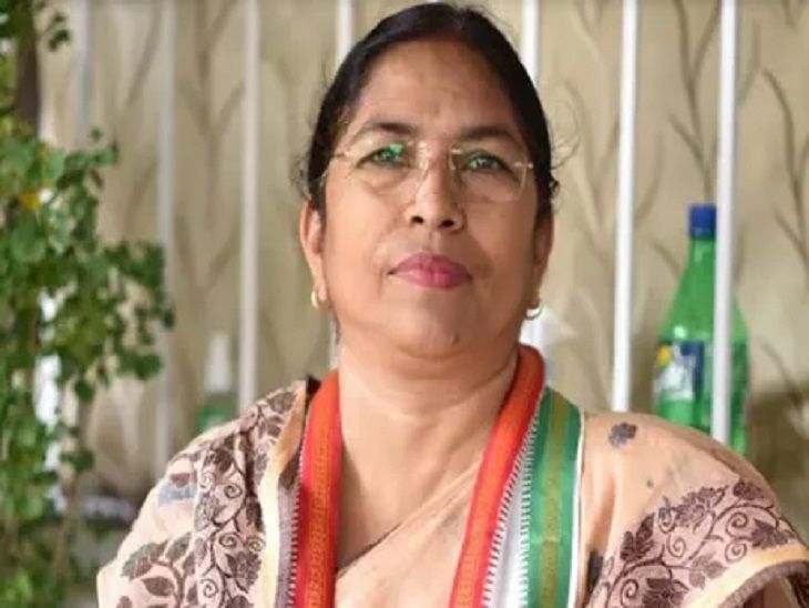 Former district president of Congress in Bhilai Tulsi Sahu resigns | तुलसी साहू बोलीं- 32 साल से कांग्रेस से जुड़ी रही, टिकट नहीं मिलने पर छोटी पार्टी