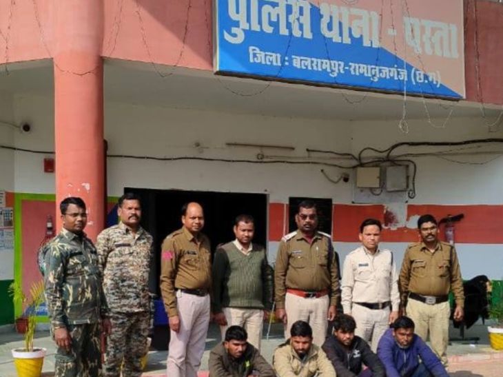 4 animal smugglers arrested in Balrampur | बलरामपुर में 4 पशु तस्कर गिरफ्तार: दो पिकअप से झारखंड के बूचड़खाने ले जाया जा रहा था – Balrampur (Ramanujganj) News