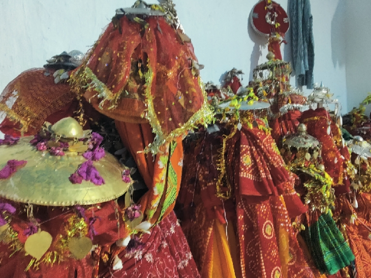 1 thousand Gods and Goddesses joined Phagun Madai | फागुन मड़ई में शामिल हुए 1 हजार देवी-देवता: दंतेवाड़ा में पहली बार मेडाराम और भद्रकाली से भी आईं देवी;600 साल से चली आ रही परंपरा – Dantewada News