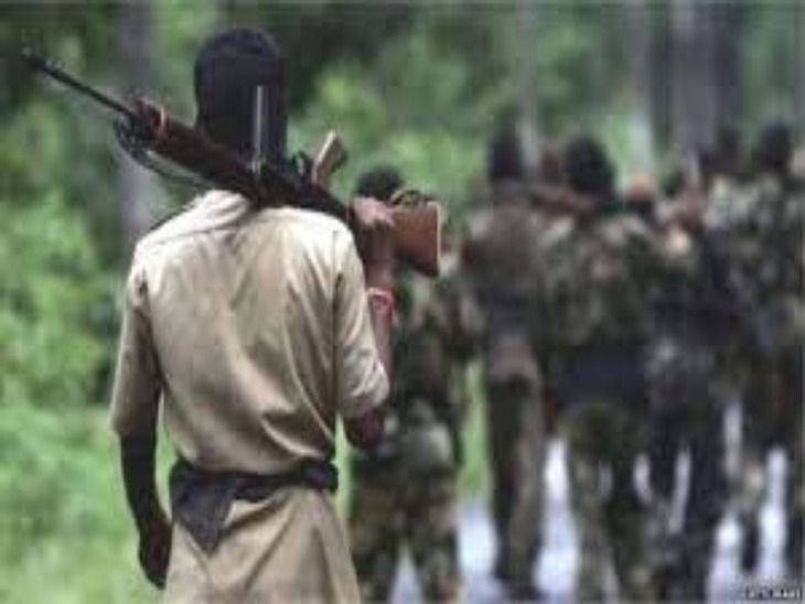 Maoists are looking for a safe haven | सुरक्षित ठिकाना तलाश कर रहे माओवादी: बोराई सीमा पर बेस कैंप बनाने माओवादी नेताओं का जमावड़ा – Dhamtari News